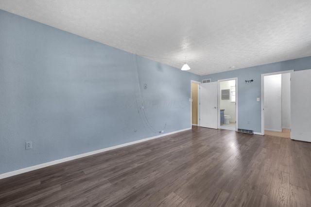 883 Mcnaughten Road, Columbus, OH 43213