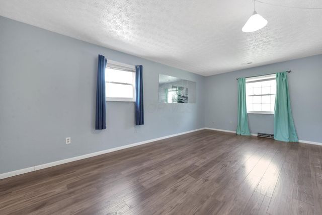 883 Mcnaughten Road, Columbus, OH 43213