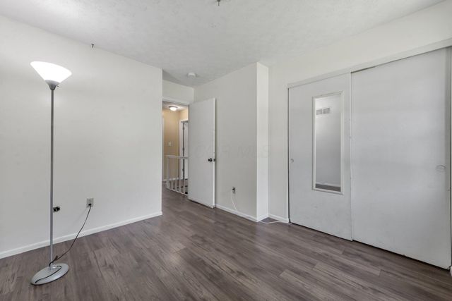 883 Mcnaughten Road, Columbus, OH 43213