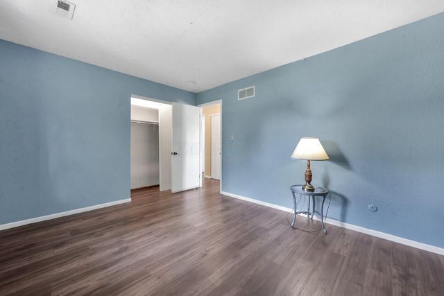 883 Mcnaughten Road, Columbus, OH 43213