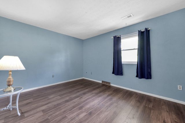 883 Mcnaughten Road, Columbus, OH 43213