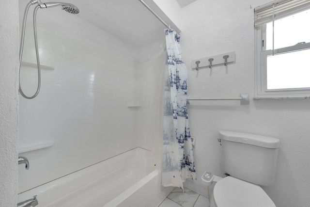 883 Mcnaughten Road, Columbus, OH 43213