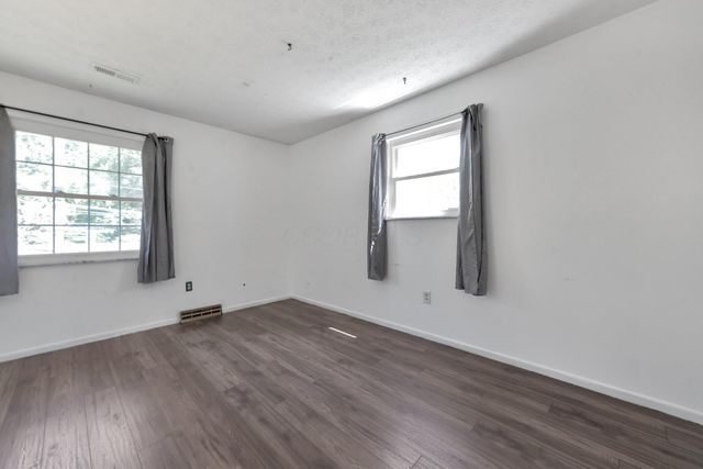 883 Mcnaughten Road, Columbus, OH 43213