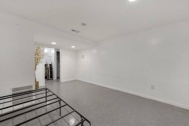 883 Mcnaughten Road, Columbus, OH 43213