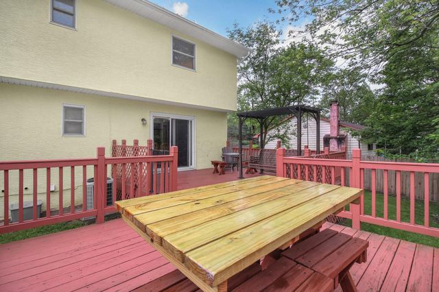 883 Mcnaughten Road, Columbus, OH 43213