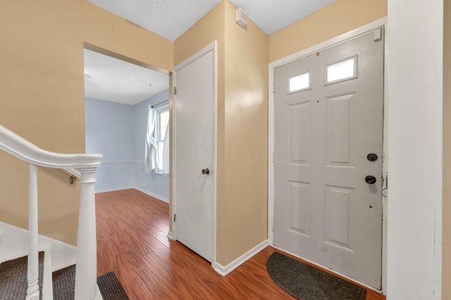 883 Mcnaughten Road, Columbus, OH 43213