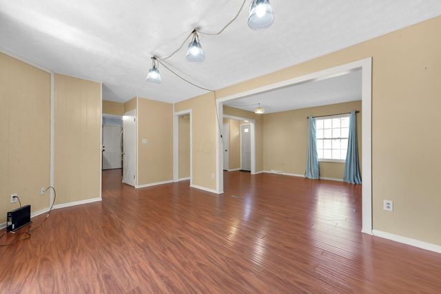 883 Mcnaughten Road, Columbus, OH 43213