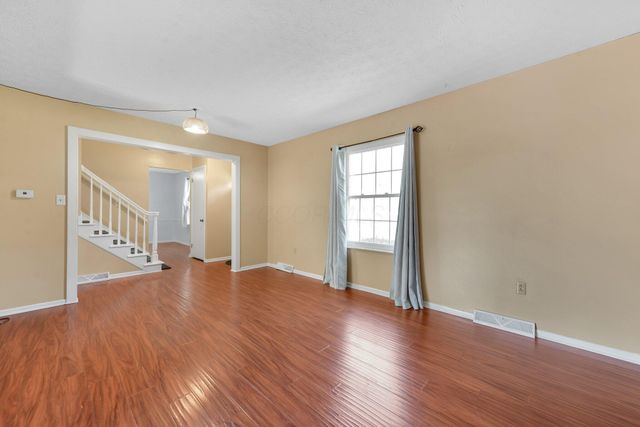 883 Mcnaughten Road, Columbus, OH 43213
