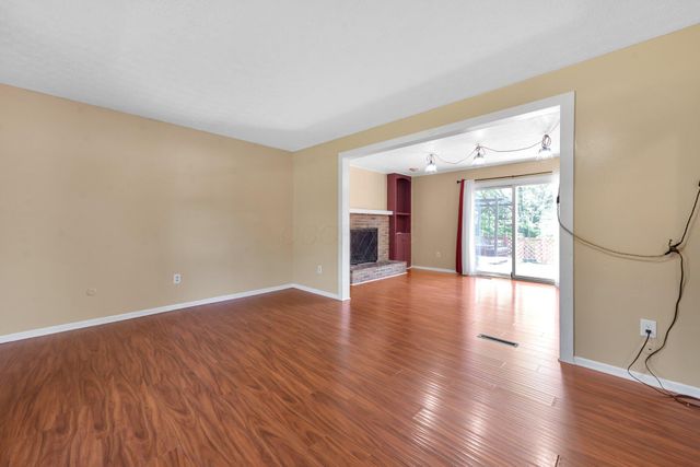 883 Mcnaughten Road, Columbus, OH 43213
