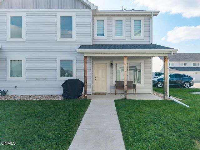 3309 Kenner Loop, Bismarck, ND 58504 property photo
