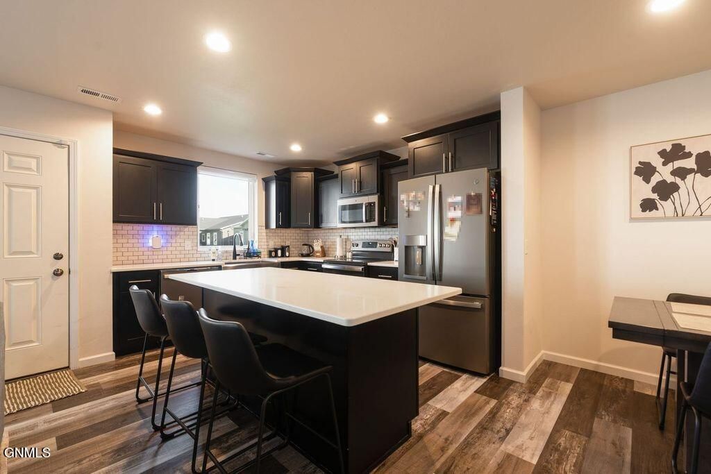 3309 Kenner Loop, Bismarck, ND 58504 photo 2