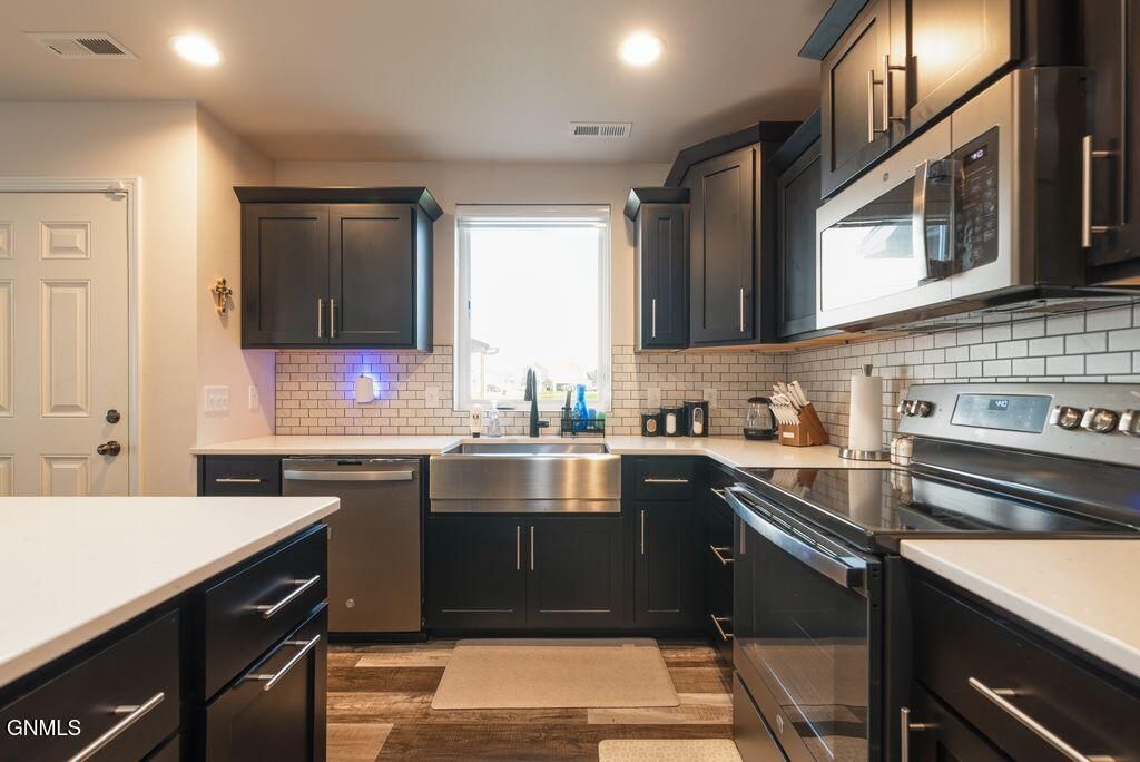 3309 Kenner Loop, Bismarck, ND 58504 photo 3