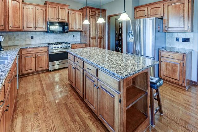 17800 NW 128th Street, Platte City, MO 64079