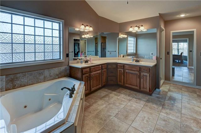 17800 NW 128th Street, Platte City, MO 64079