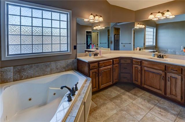 17800 NW 128th Street, Platte City, MO 64079