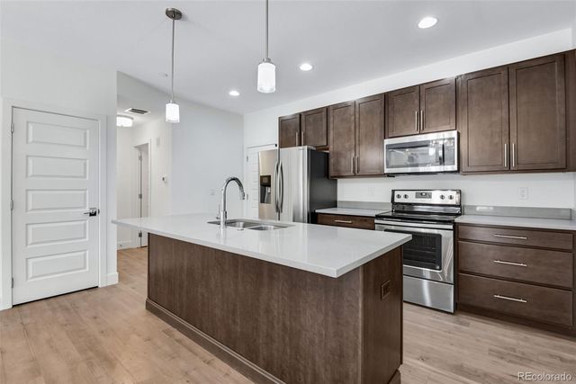 19570 E Sunset Circle, Aurora, CO 80015