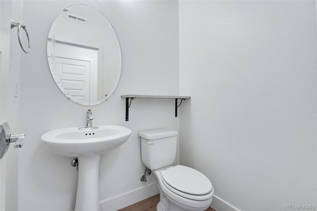 19570 E Sunset Circle, Aurora, CO 80015