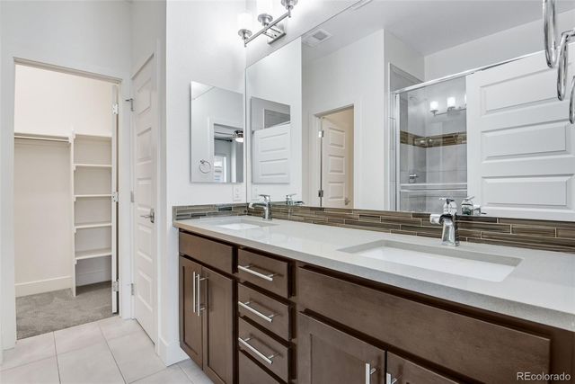 19570 E Sunset Circle, Aurora, CO 80015