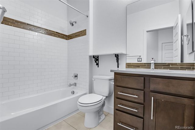 19570 E Sunset Circle, Aurora, CO 80015