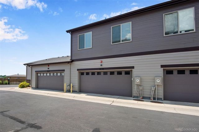 19570 E Sunset Circle, Aurora, CO 80015