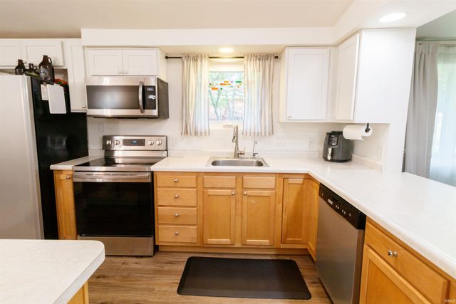 52846 Swanson Drive, South Bend, IN 46635