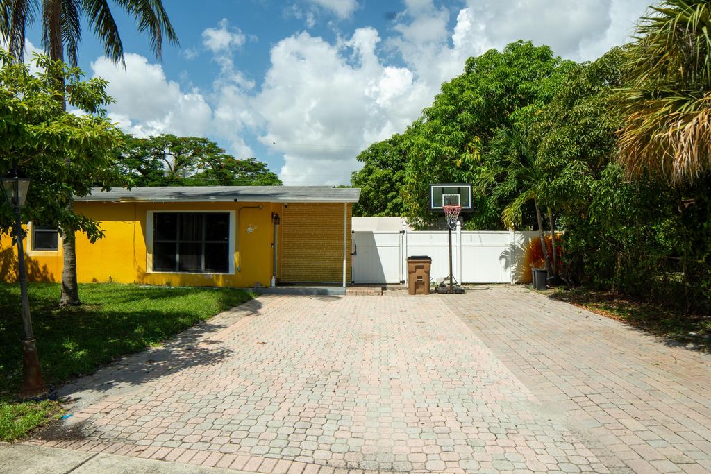 4731 NE 2ND, Deerfield Beach, FL 33064