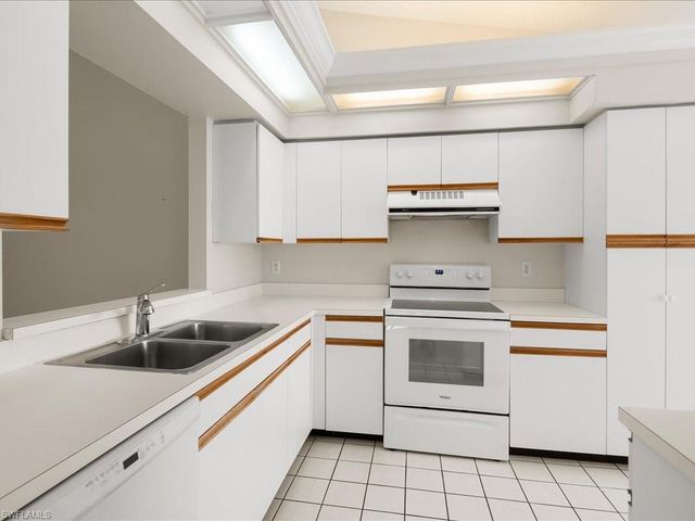 3344 Erick Lake DR 2002, Naples, FL 34109