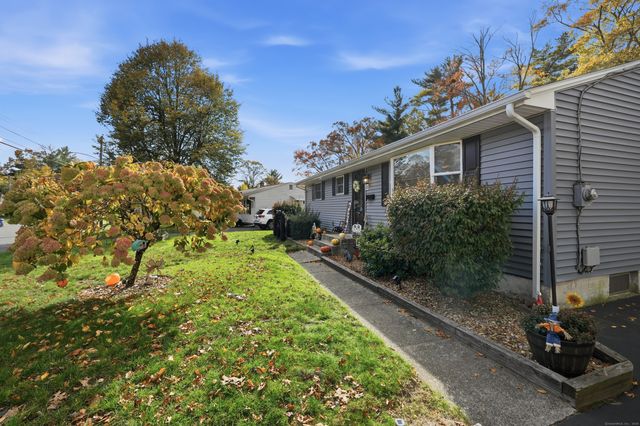 32 Magnolia Drive, Enfield, CT 06082