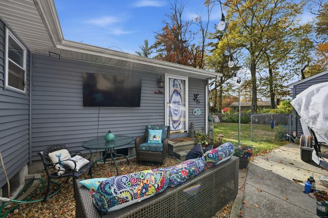 32 Magnolia Drive, Enfield, CT 06082