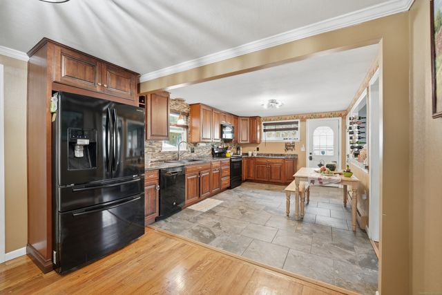 32 Magnolia Drive, Enfield, CT 06082