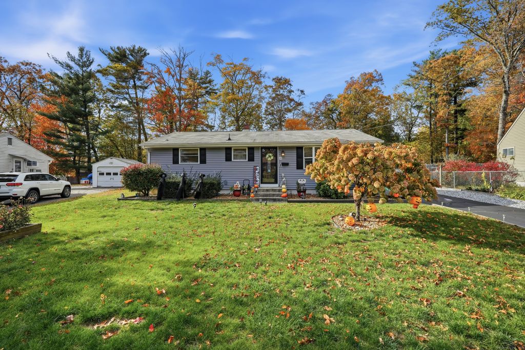 32 Magnolia Drive, Enfield, CT 06082