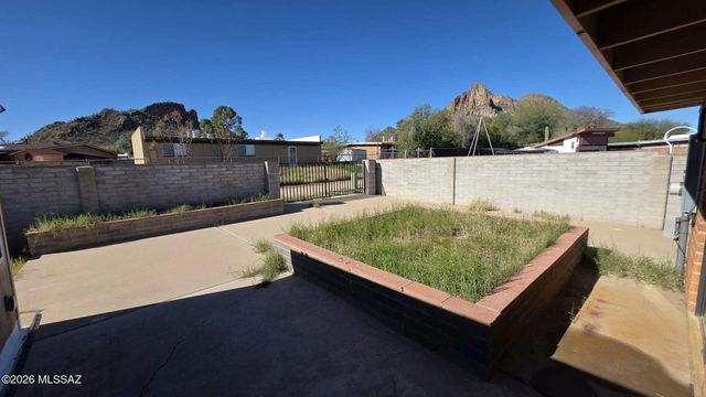 3021 W Vande Loo Street, Tucson, AZ 85746