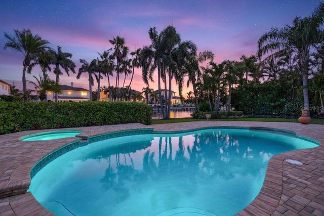 1233 EDEN ISLE DRIVE NE, St Petersburg, FL 33704