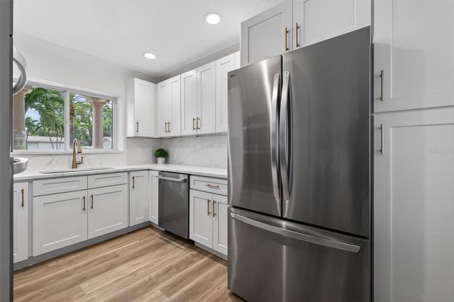 1233 EDEN ISLE DRIVE NE, St Petersburg, FL 33704