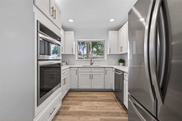 1233 EDEN ISLE DRIVE NE, St Petersburg, FL 33704