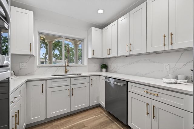1233 EDEN ISLE DRIVE NE, St Petersburg, FL 33704