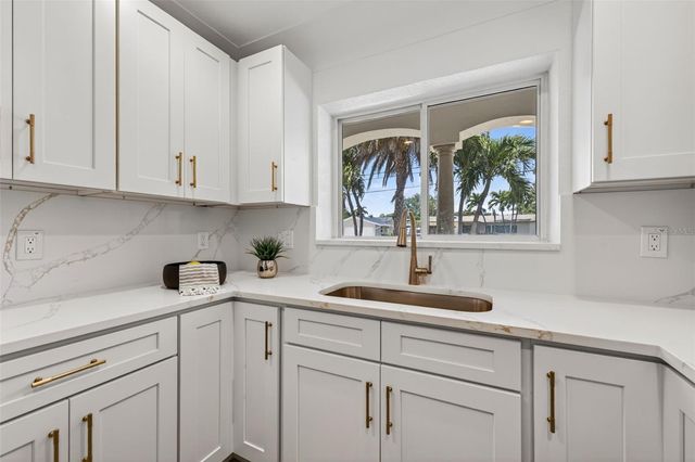 1233 EDEN ISLE DRIVE NE, St Petersburg, FL 33704