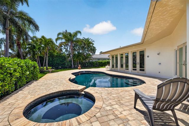 1233 EDEN ISLE DRIVE NE, St Petersburg, FL 33704