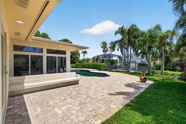 1233 EDEN ISLE DRIVE NE, St Petersburg, FL 33704