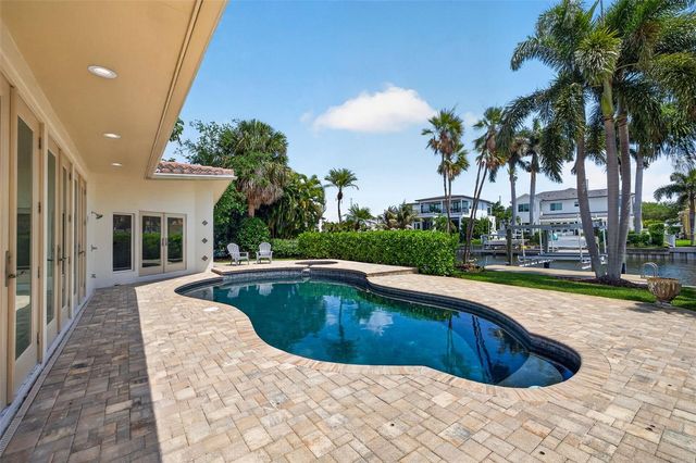 1233 EDEN ISLE DRIVE NE, St Petersburg, FL 33704
