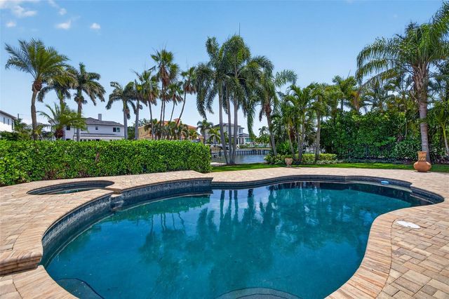 1233 EDEN ISLE DRIVE NE, St Petersburg, FL 33704