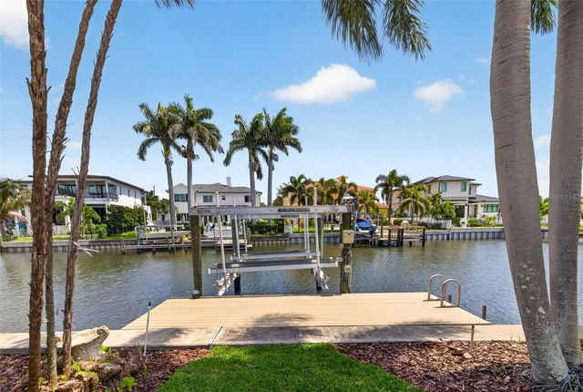 1233 EDEN ISLE DRIVE NE, St Petersburg, FL 33704