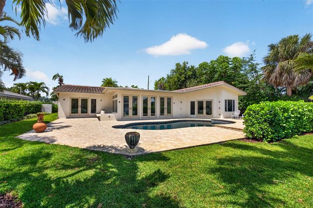1233 EDEN ISLE DRIVE NE, St Petersburg, FL 33704