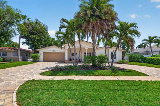 1233 EDEN ISLE DRIVE NE, St Petersburg, FL 33704