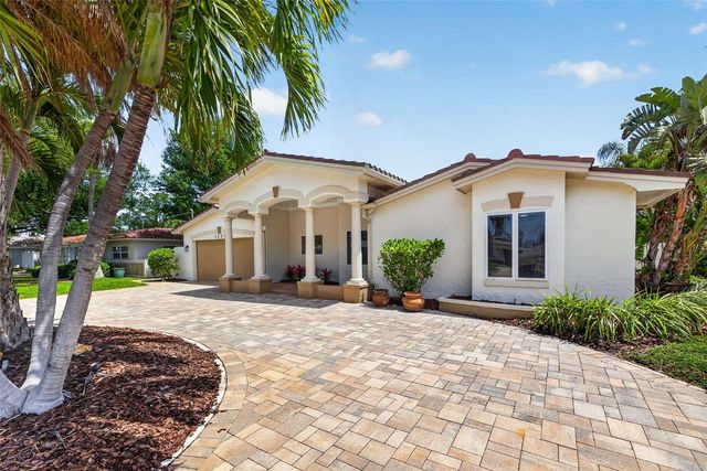1233 EDEN ISLE DRIVE NE, St Petersburg, FL 33704