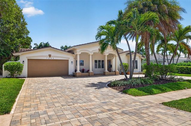 1233 EDEN ISLE DRIVE NE, St Petersburg, FL 33704