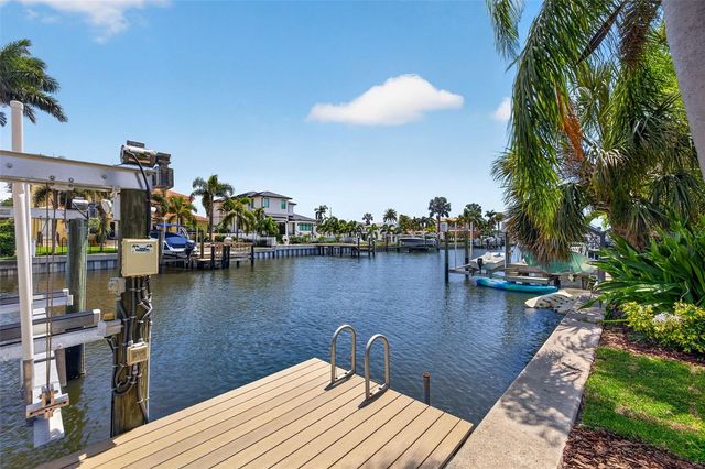 1233 EDEN ISLE DRIVE NE, St Petersburg, FL 33704