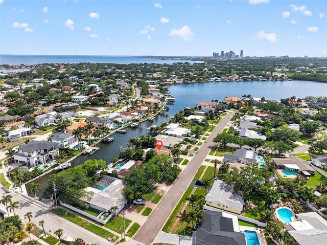 1233 EDEN ISLE DRIVE NE, St Petersburg, FL 33704