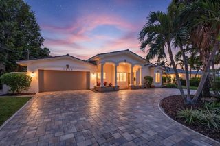 1233 EDEN ISLE DRIVE NE, St Petersburg, FL 33704