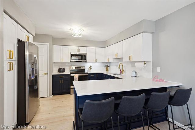 1131 Indianwood Trail, Walled Lake, MI 48390